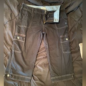 Women’s black Capris